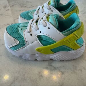 Nike Toddler Teal, Lime Green and White Huarache Sneakers. Size 6C
